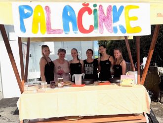 Stojnica z dobrotami